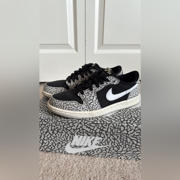 Air Jordan 1 Retro Low OG - Picture 1 of 8